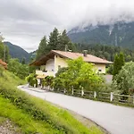 Апартаменти Bei Hanni *